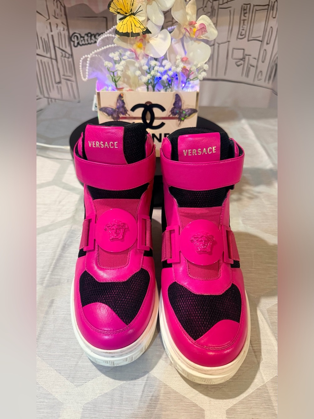 EUC🌺💖Versace MEDUSA Hot Pink High-Top Sneakers.